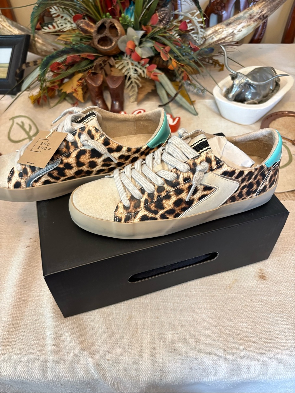ShuShop Leopard Print Low-Top Sneakers with Aqua Heel Detail - Women
